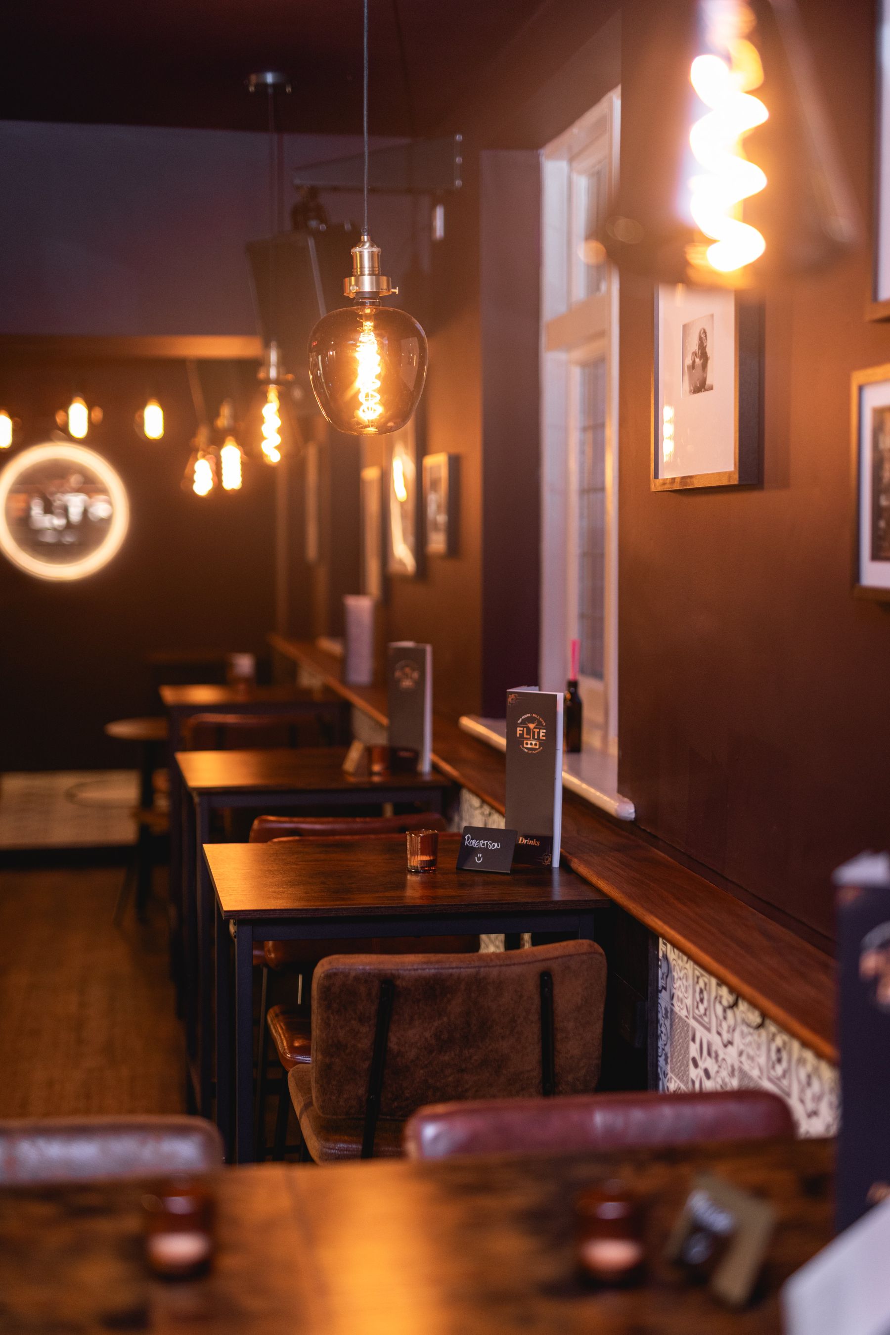 FLYTE bar, warm evening atmosphere